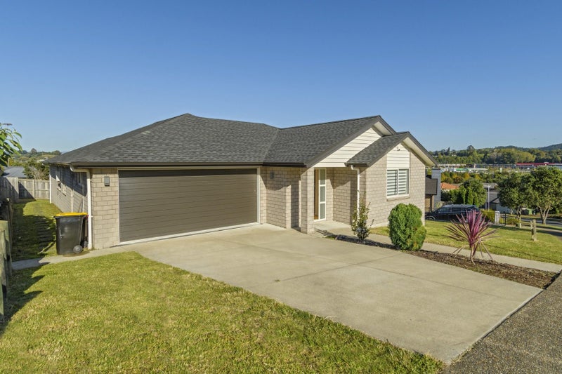22 Caldera Crescent, Pyes Pa, Tauranga - Carousel 1