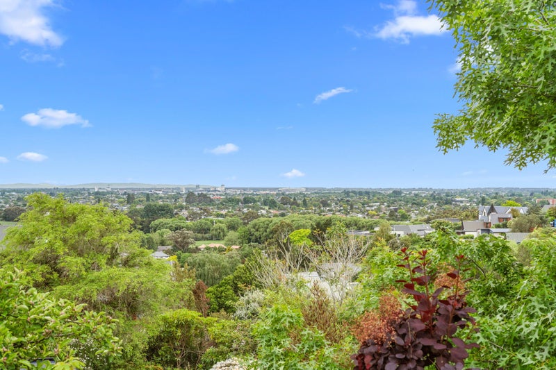 53 Woodside Common, Westmorland, Christchurch - Carousel 50