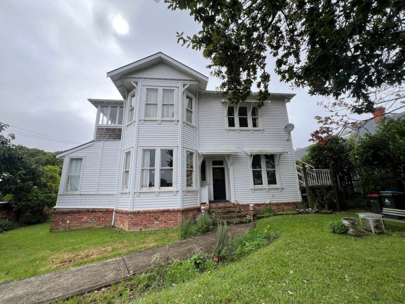 1 Pencarrow Avenue, Mount Eden, Auckland - Carousel 1
