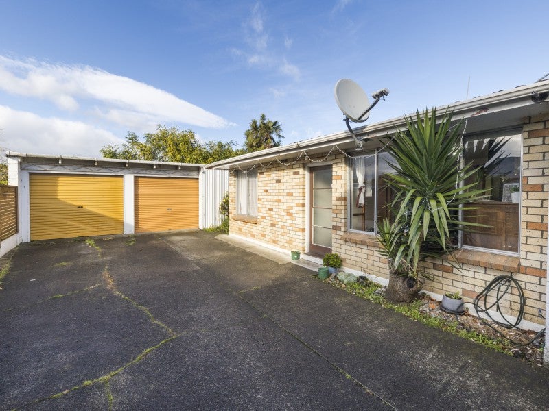 2/306 College Street, West End, Palmerston North - Carousel 1