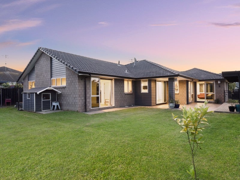 18 Stableford Drive, Pyes Pa, Tauranga - Carousel 2