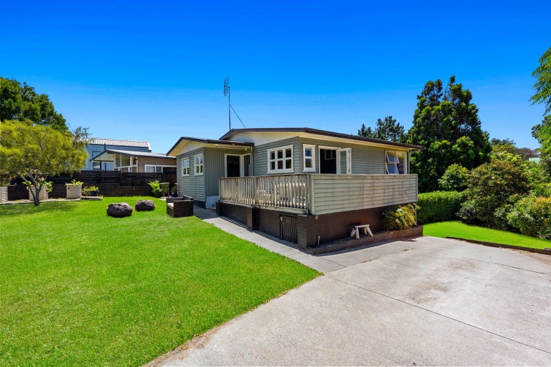 32 Noall Street, Te Atatu Peninsula, Auckland - Carousel 1