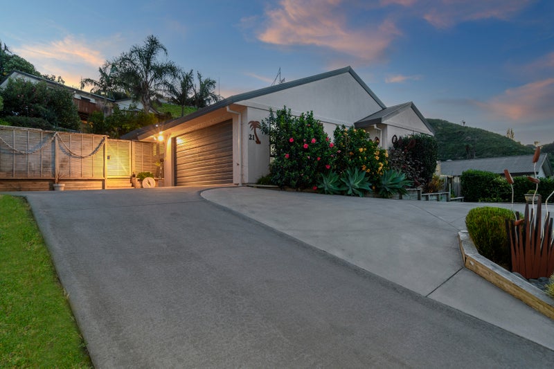 21 Bateleur Close, Welcome Bay, Tauranga - Carousel 1