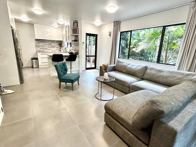 19 Moore Street, Hillcrest, Auckland - Carousel 1