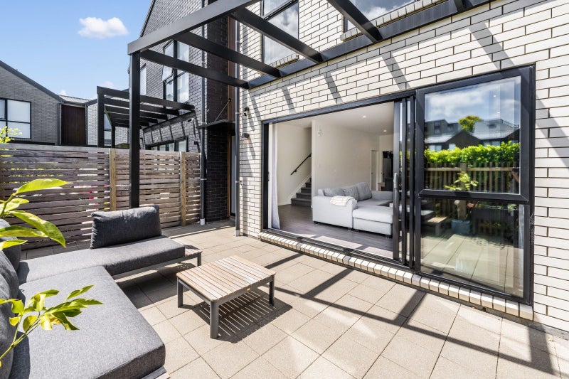 8 Kikorangi Lane, Mount Wellington, Auckland - Carousel 1