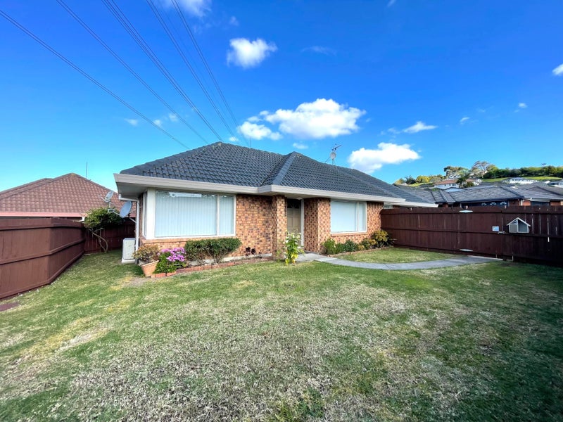 1/2 Lowburn Place, Clover Park, Auckland - Carousel 2