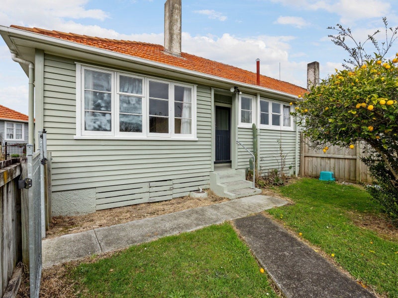 8 Gardiner Place, Fairfield, Hamilton - Carousel 2