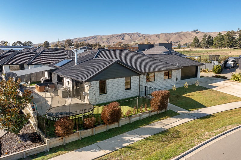1 Hurricane WAY, Burleigh, blenheim - Carousel 2
