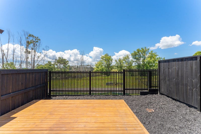 20 Paretao Street, Massey, Auckland - Carousel 16