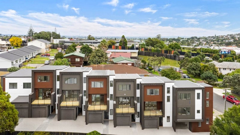 4/56 Ernie Pinches Street, Mount Roskill, Auckland - Carousel 1