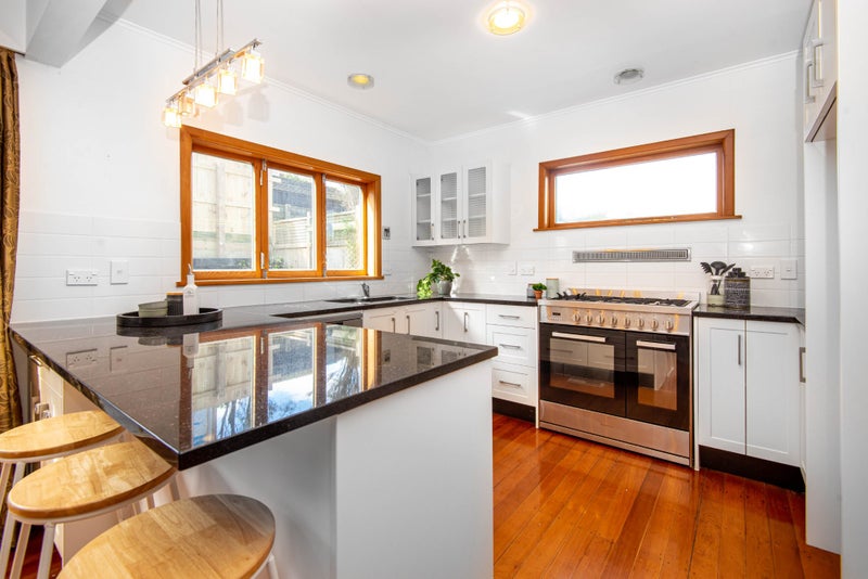 41 Donald Street, Karori, Wellington - Carousel 1