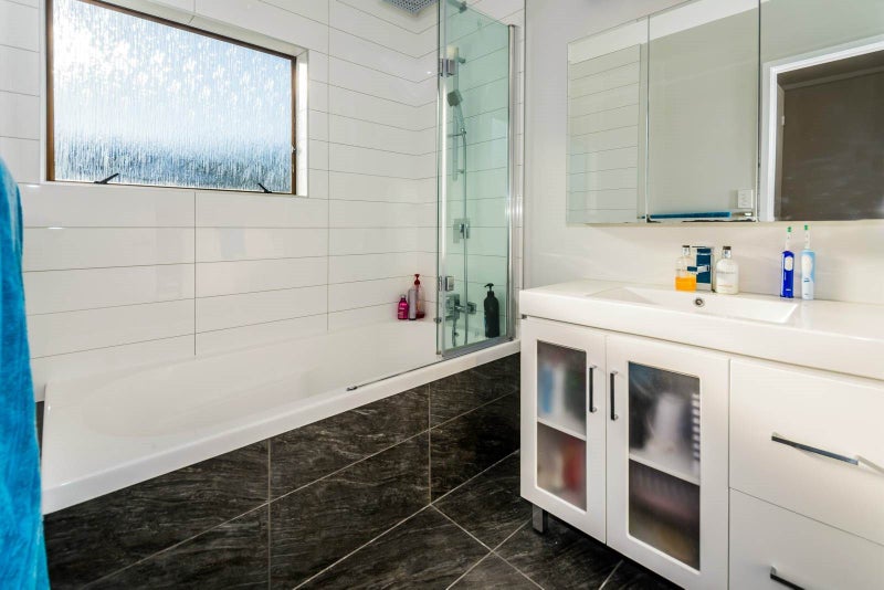 2/573 Beach Road, Murrays Bay, Auckland - Carousel 13