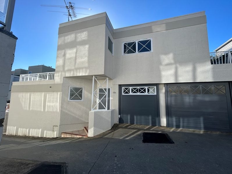 12B Roxburgh Street, Mount Victoria, Wellington - Carousel 1