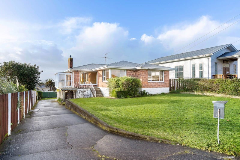 4 Young Road, Mount Wellington, Auckland - Carousel 1