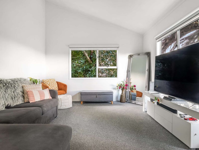 11 Beaudine Avenue, Glenfield, Auckland - Carousel 2