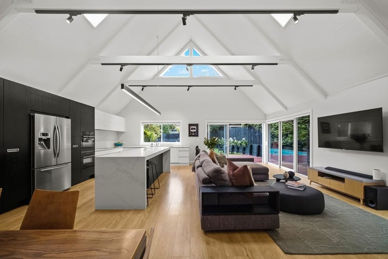 21 Lloyd Avenue, Mount Albert, Auckland - Carousel 1