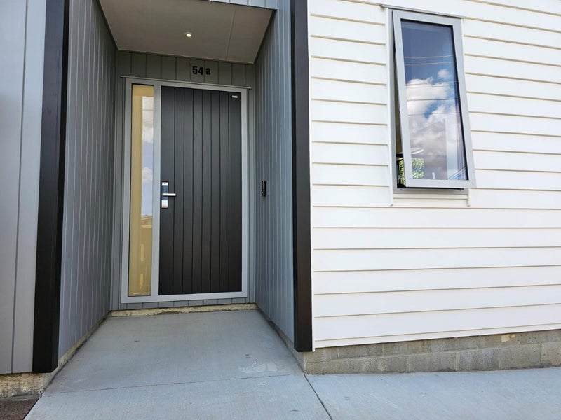 54 Castledine Crescent, Glen Innes, Auckland - Carousel 2