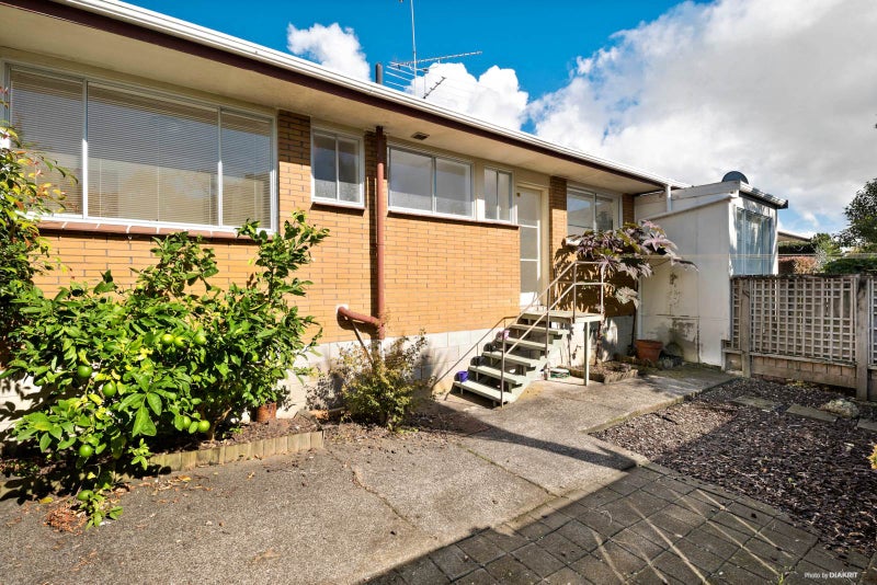 2/20 Uppingham Crescent, Hillcrest, Auckland - Carousel 1