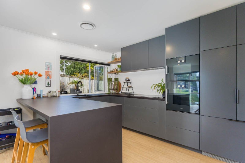 1/32 Forrest Hill Road, Forrest Hill, Auckland - Carousel 2