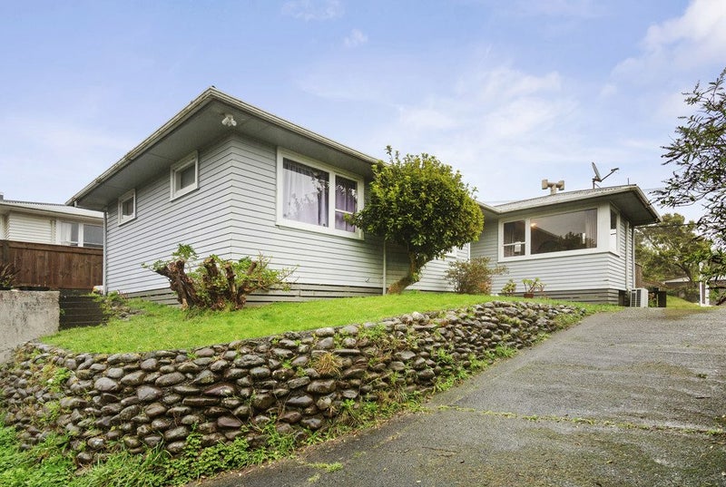 21 Barclay Street, Newlands, Wellington - Carousel 1