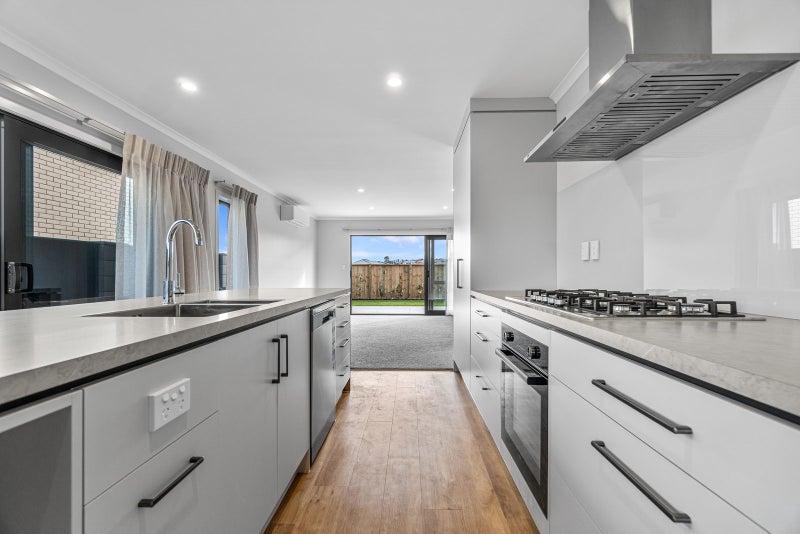 27 Kakariki Lane, Rototuna North, Hamilton - Carousel 2