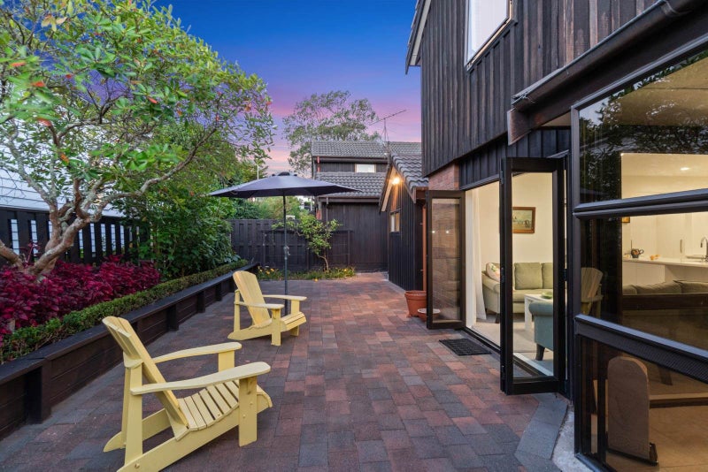 2/1 Penzance Road, Mairangi Bay, Auckland - Carousel 31