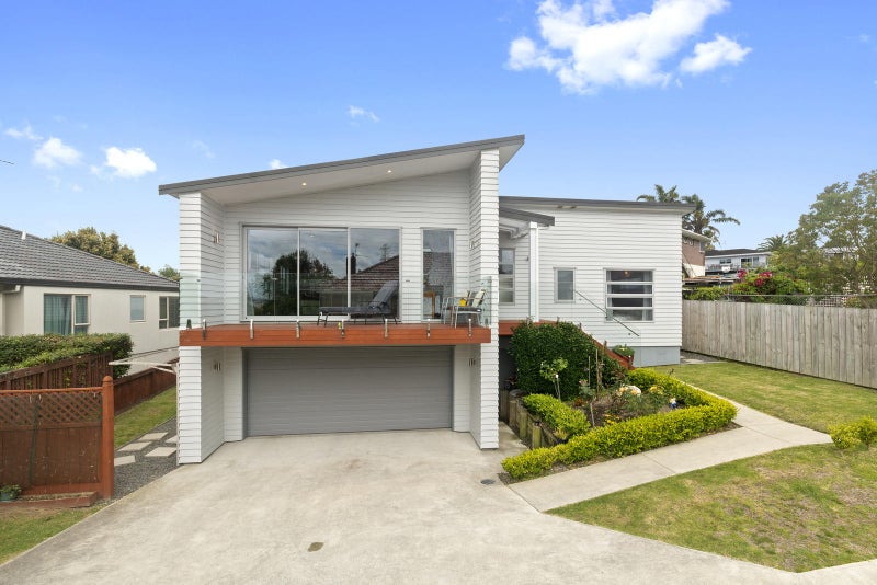 13A Lyndhurst Road, Te Atatu South, Auckland - Carousel 1