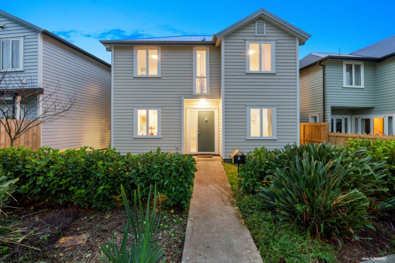 8 Bellbird Street, Papakura, Auckland - Carousel 1