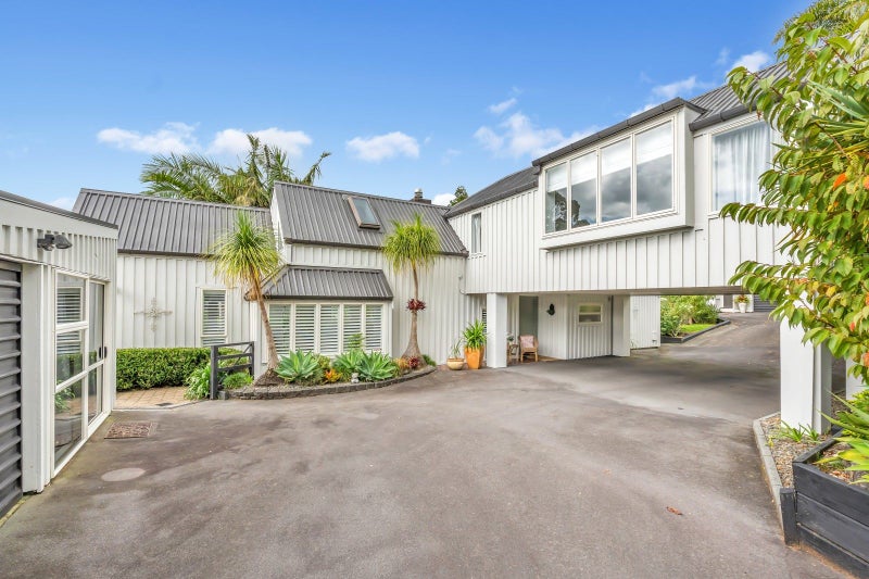217 Point View Drive, East Tamaki Heights, Auckland - Carousel 2