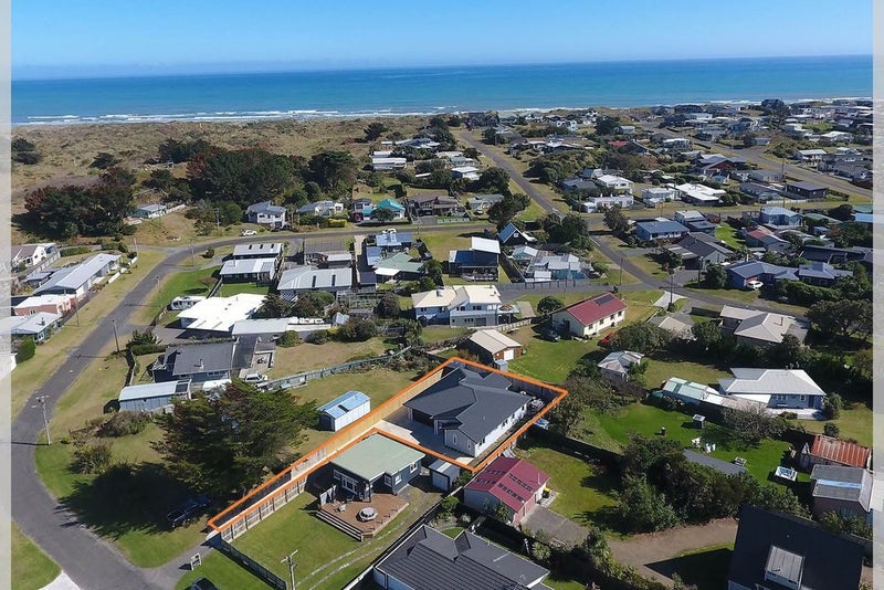 3 Chrystall Street, Foxton Beach, Foxton - Carousel 27