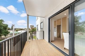 3/1 Kaponga Crescent, New Lynn, Auckland - Carousel 2