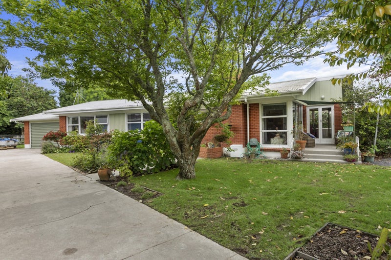 33 Hooker Avenue, Chedworth, Hamilton - Carousel 1