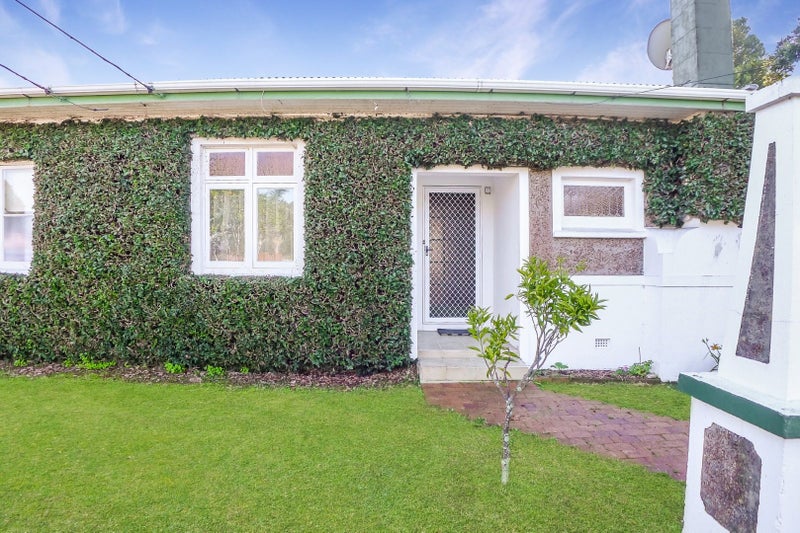 88 Kiwi Road, Point Chevalier, Auckland - Carousel 2