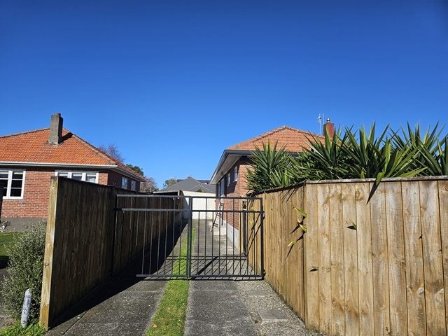 42 Frederick Street, Terrace End, Palmerston North - Carousel 2
