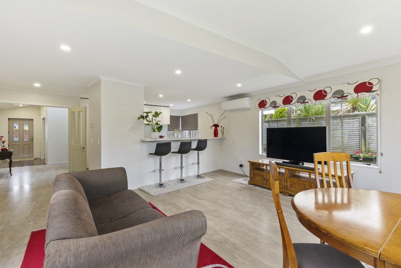 86 Kentwood Drive, Woodridge, Wellington - Carousel 2