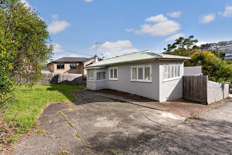 692 Beach Road, Browns Bay, Auckland - Carousel 2