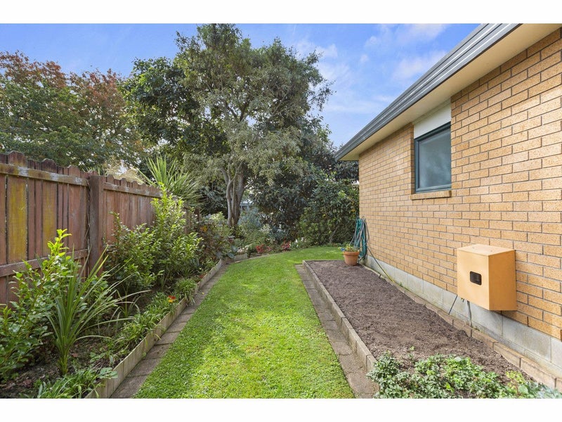 40 Forth Crescent, Glenview, Hamilton - Carousel 35