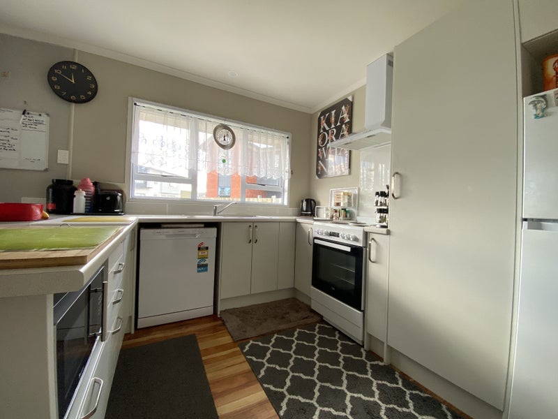 7 Ford Street, Hamilton East, Hamilton - Carousel 2