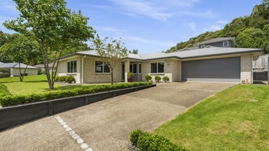 61 Bathurst Crescent, Pyes Pa, Tauranga - Carousel 1