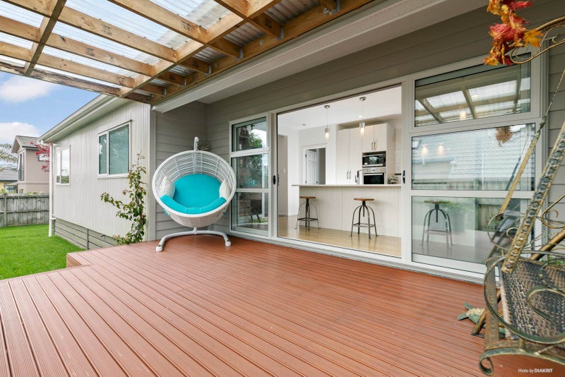 16 Cleve Road, Green Bay, Auckland - Carousel 2