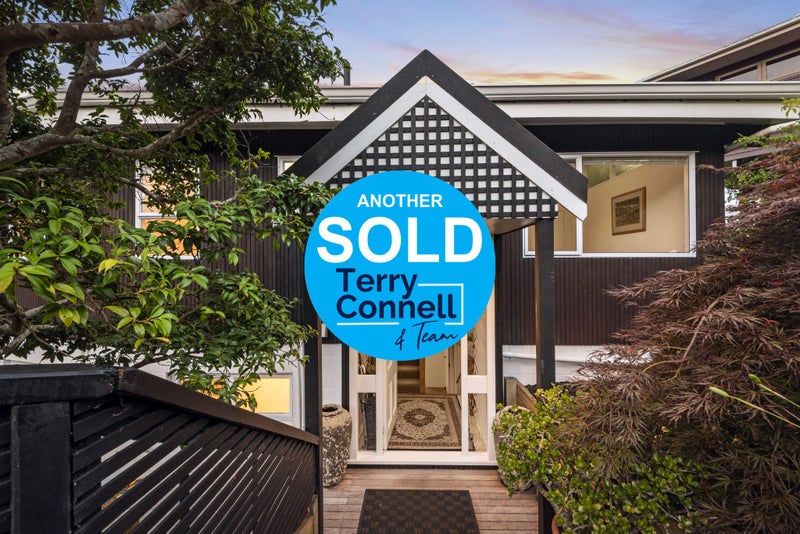 7 Hume Drive, Hillcrest, Auckland - Carousel 1