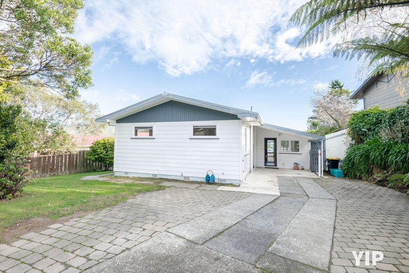 96 Stewart Drive, Newlands, Wellington - Carousel 1