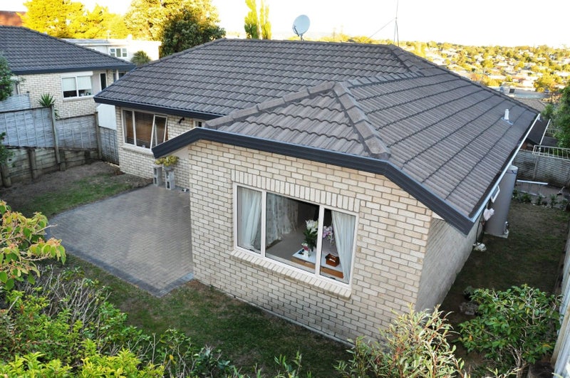 1/10 Ridge Road, Waiake, Auckland - Carousel 2