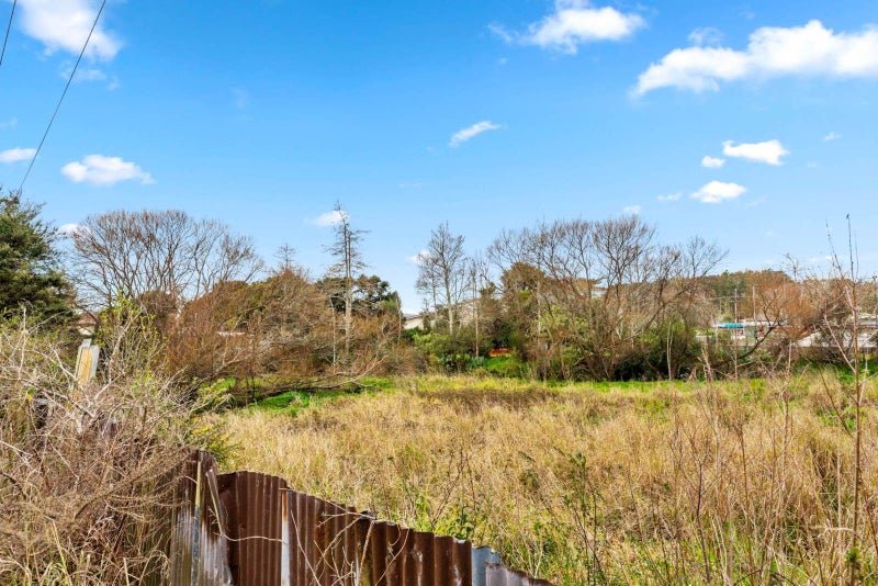 111 Waitakere Road, Henderson - Carousel 6