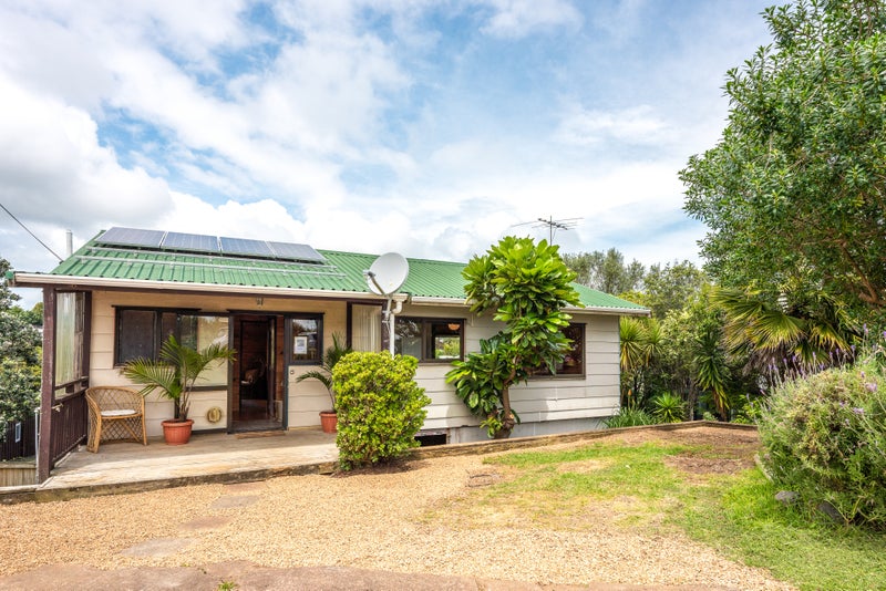 28 Wellington Road, Surfdale, Waiheke Island - Carousel 1