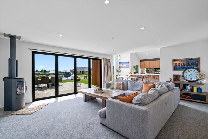 16 Chatham Rise, Seaward Bush, Invercargill - Carousel 2