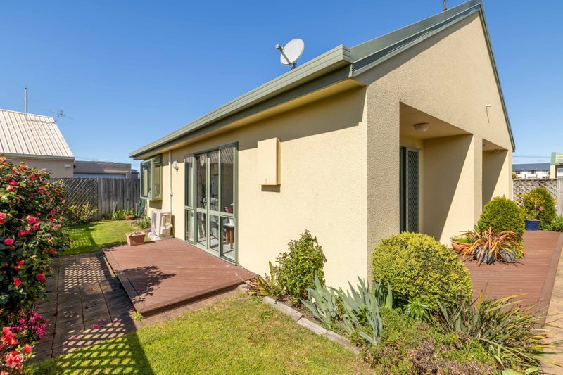 8/90 Hawke Street, New Brighton, Christchurch - Carousel 1