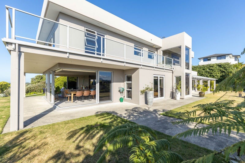 33 Veale Road, Frankleigh Park, New Plymouth - Carousel 1