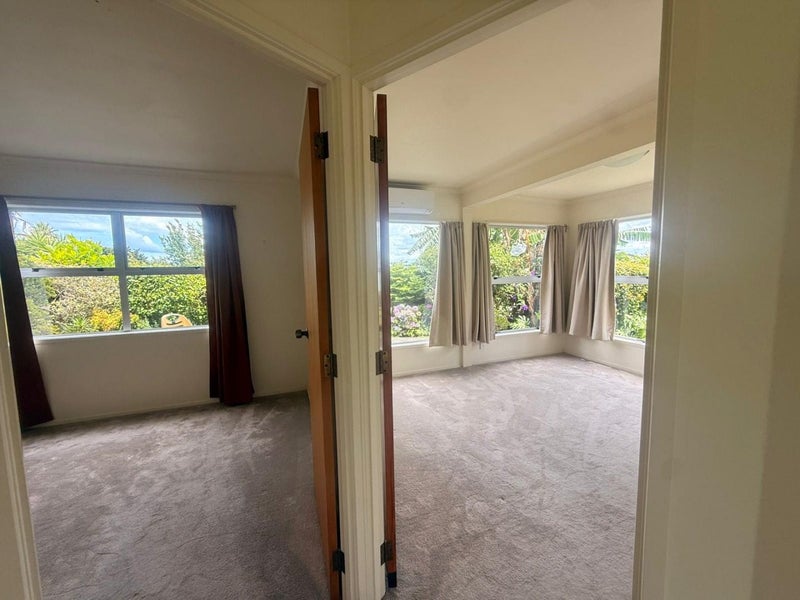 11 Valkyria Place, Beach Haven, Auckland - Carousel 2
