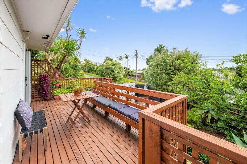 1/9 De Val Drive, Titirangi, Auckland - Carousel 21